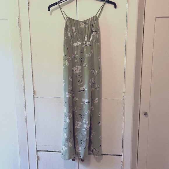 Pale green chiffon summer dress - Picture 2 of 11